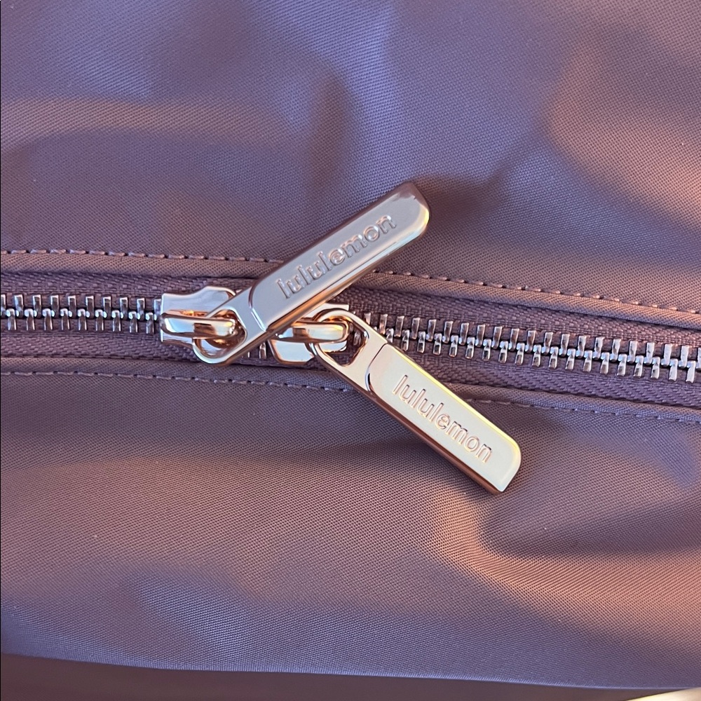 Lululemon Everywhere Backpack 22L
Metal Hardware - Picture 10 of 17